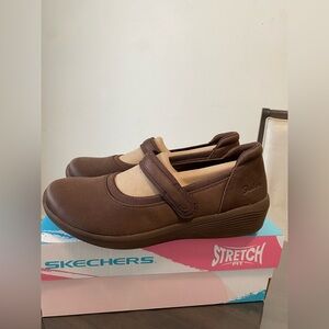 Skechers Modern Comfort-Casual Arya-Always Rising Women's Slip On Size 8
